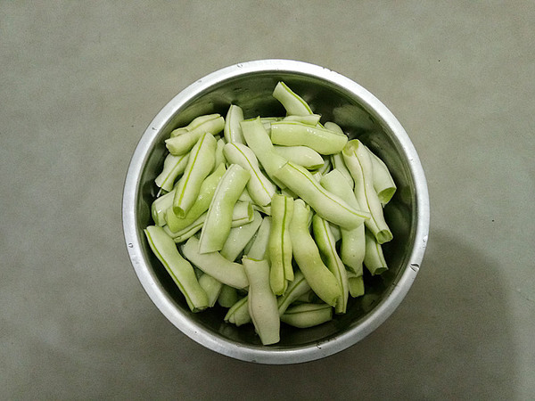 豆角鍋粘卷子的做法-家常味燉菜譜-易網健康養生網 豆角鍋粘卷子的做法-家常味燉菜譜