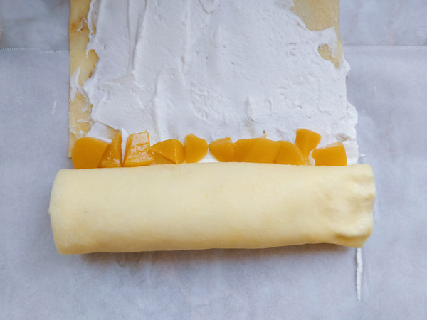 黃桃千層蛋糕卷的做法-甜味烘焙菜譜-易網健康養生網 黃桃千層蛋糕卷的做法-甜味烘焙菜譜