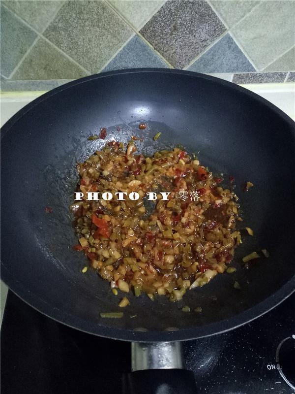 澆汁武昌魚的做法-酸辣味煮菜譜