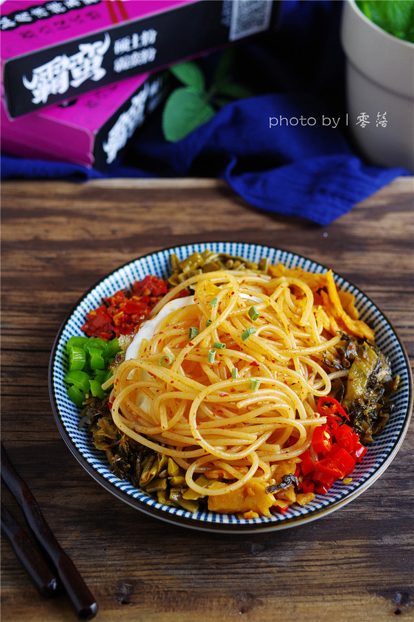 私房涼拌米粉的做法-家常味拌菜譜-易網健康養生網 私房涼拌米粉的做法-家常味拌菜譜