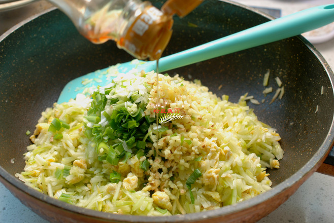 大餡兒薄皮兒餡餅的做法-家常味烙菜譜-易網健康養生網 大餡兒薄皮兒餡餅的做法-家常味烙菜譜