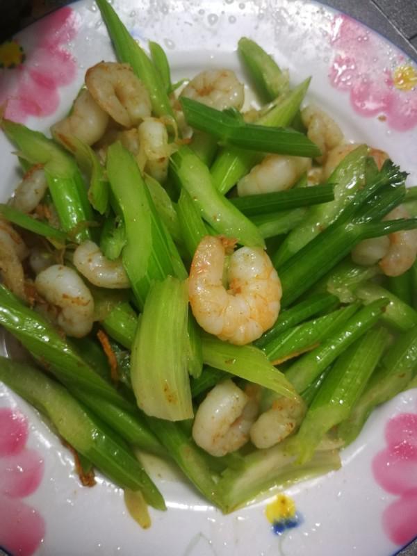 西芹蝦仁的做法-家常味炒菜譜-易網健康養生網 西芹蝦仁的做法-家常味炒菜譜