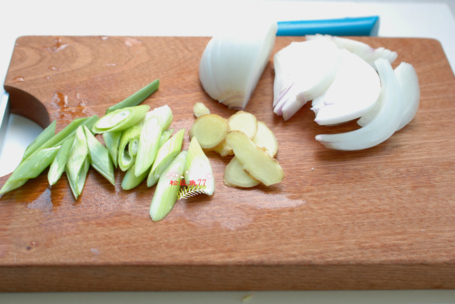 砂鍋牛腩的做法-家常味燉菜譜-易網健康養生網 砂鍋牛腩的做法-家常味燉菜譜