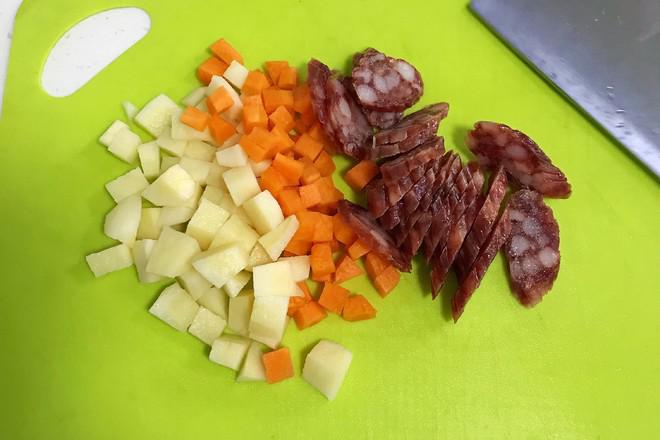 臘腸土豆脫糖飯的做法-咸鮮味蒸菜譜