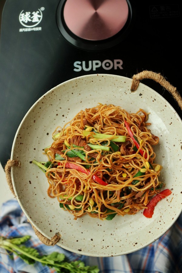 肉絲燜面的做法-家常味燜菜譜-易網健康養生網 肉絲燜面的做法-家常味燜菜譜