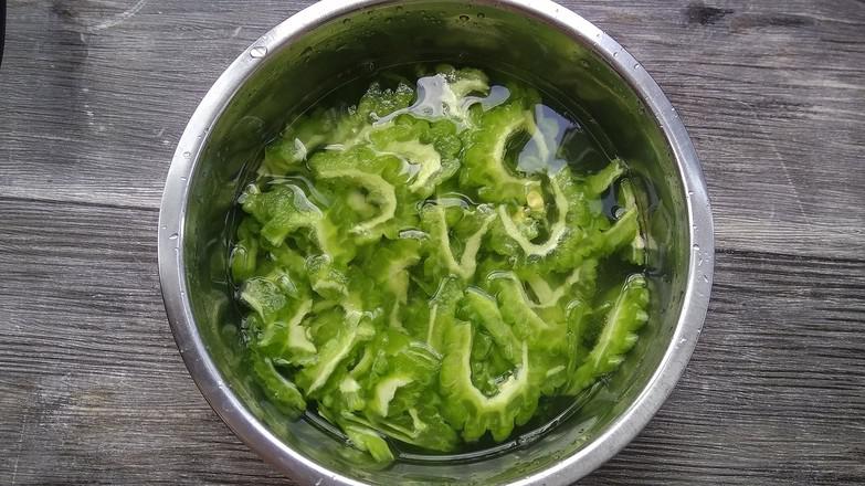 清炒苦瓜的做法-家常味炒菜譜