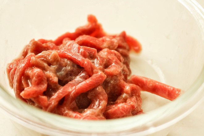 肉絲燜面的做法-家常味燜菜譜-易網健康養生網 肉絲燜面的做法-家常味燜菜譜