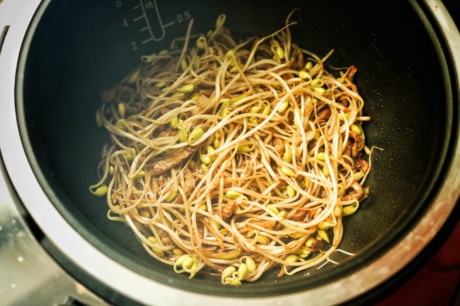 肉絲燜面的做法-家常味燜菜譜-易網健康養生網 肉絲燜面的做法-家常味燜菜譜