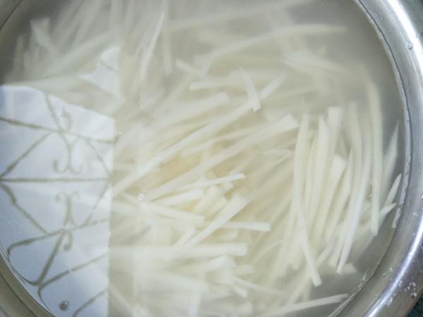 蓮藕絲的做法-香辣味炒菜譜-易網健康養生網 蓮藕絲的做法-香辣味炒菜譜