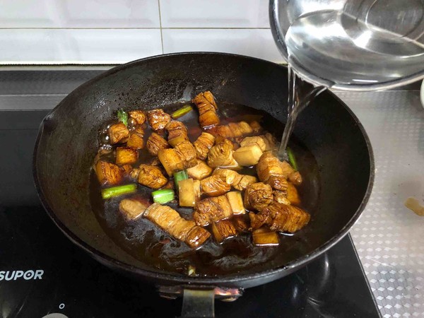 五花肉燉鵪鶉蛋的做法-咸鮮味燉菜譜-易網健康養生網 五花肉燉鵪鶉蛋的做法-咸鮮味燉菜譜