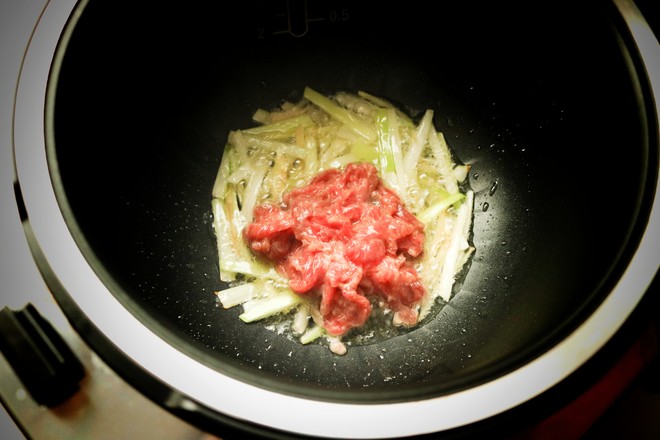 肉絲燜面的做法-家常味燜菜譜-易網健康養生網 肉絲燜面的做法-家常味燜菜譜