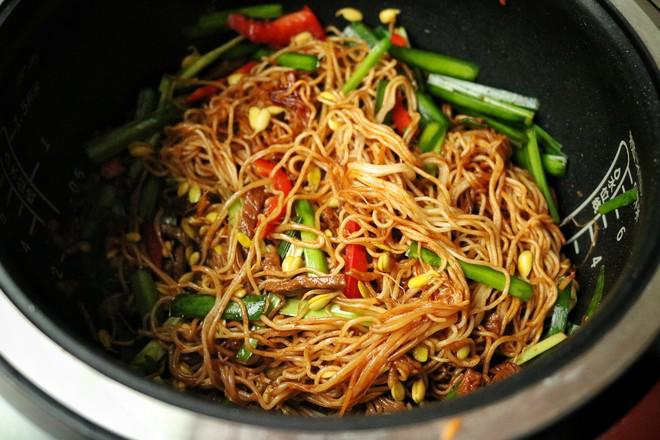肉絲燜面的做法-家常味燜菜譜-易網健康養生網 肉絲燜面的做法-家常味燜菜譜