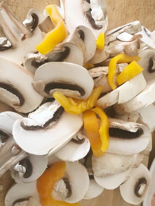 蘑菇雞肉的做法-咸鮮味炒菜譜-易網健康養生網 蘑菇雞肉的做法-咸鮮味炒菜譜