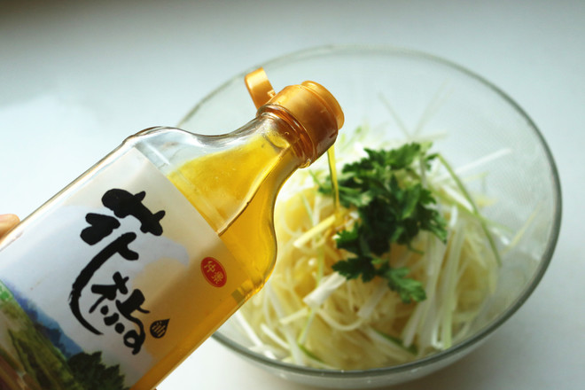 熗拌土豆絲的做法-香辣味拌菜譜-易網健康養生網 熗拌土豆絲的做法-香辣味拌菜譜