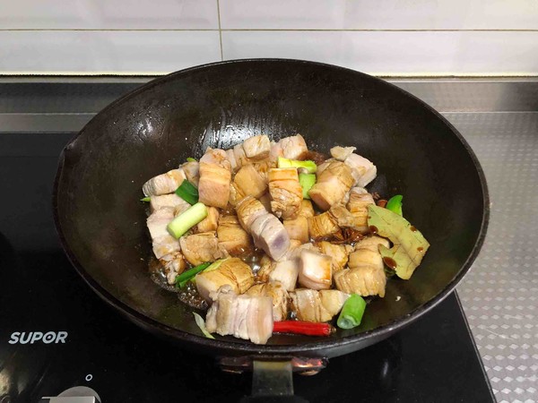 五花肉燉鵪鶉蛋的做法-咸鮮味燉菜譜-易網健康養生網 五花肉燉鵪鶉蛋的做法-咸鮮味燉菜譜