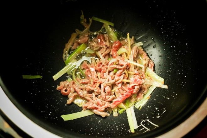 肉絲燜面的做法-家常味燜菜譜-易網健康養生網 肉絲燜面的做法-家常味燜菜譜