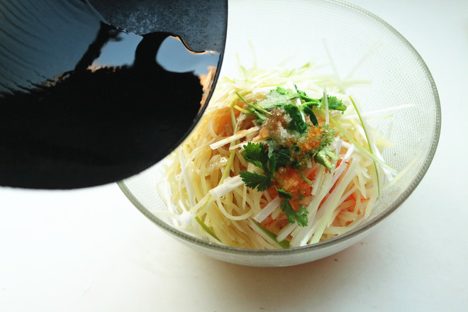 熗拌土豆絲的做法-香辣味拌菜譜-易網健康養生網 熗拌土豆絲的做法-香辣味拌菜譜