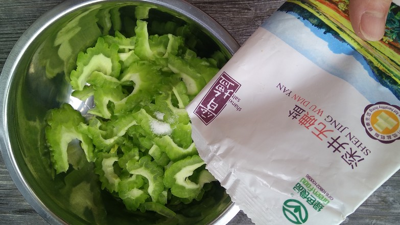 清炒苦瓜的做法-家常味炒菜譜