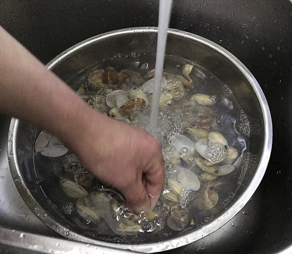 香辣花蛤的做法-香辣味爆菜譜-易網(wǎng)健康養(yǎng)生網(wǎng) 香辣花蛤的做法-香辣味爆菜譜