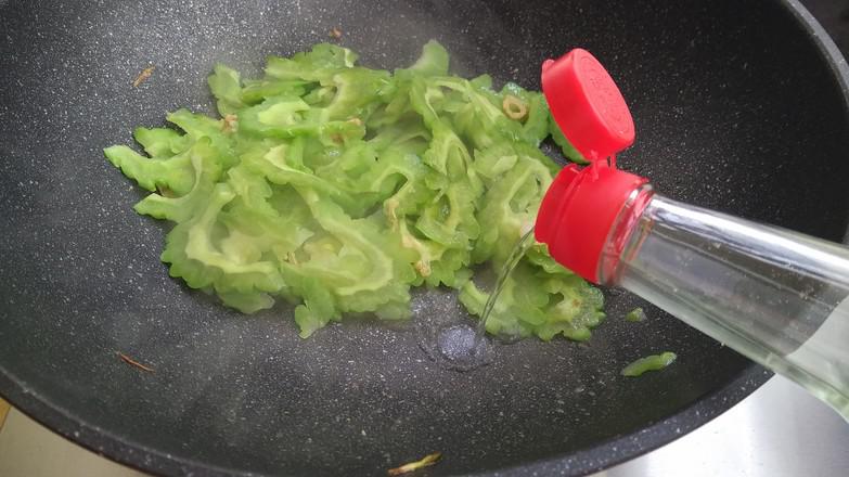 清炒苦瓜的做法-家常味炒菜譜