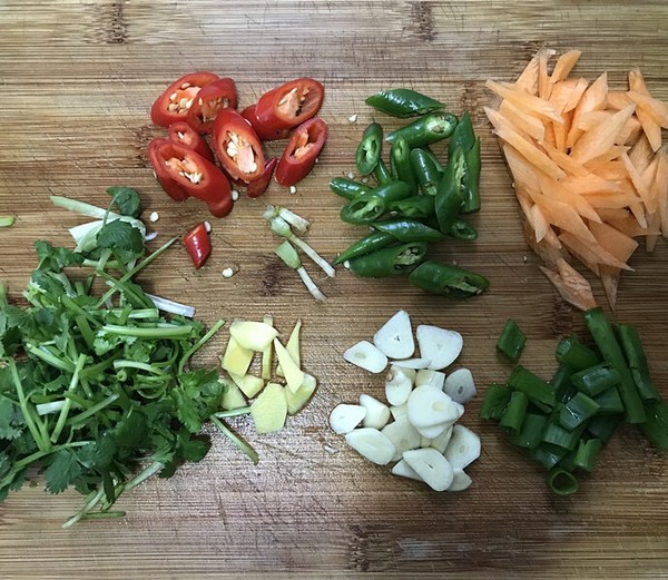 香辣花蛤的做法-香辣味爆菜譜-易網(wǎng)<a href=http://www.xllyou.com/ target=_blank class=infotextkey>健康養(yǎng)生</a>網(wǎng) 香辣花蛤的做法-香辣味爆菜譜