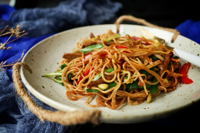肉絲燜面的做法-家常味燜菜譜-易網健康養生網 肉絲燜面的做法-家常味燜菜譜