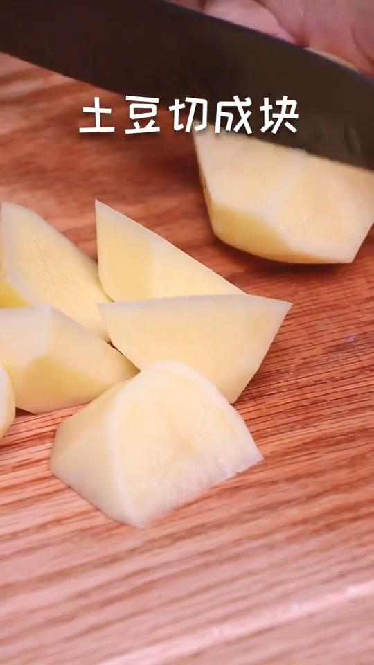 電飯煲黃燜雞的做法-咸鮮味燜菜譜-易網健康養生網 電飯煲黃燜雞的做法-咸鮮味燜菜譜