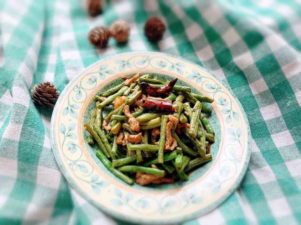 豇豆炒肉絲的做法-酸辣味炒菜譜