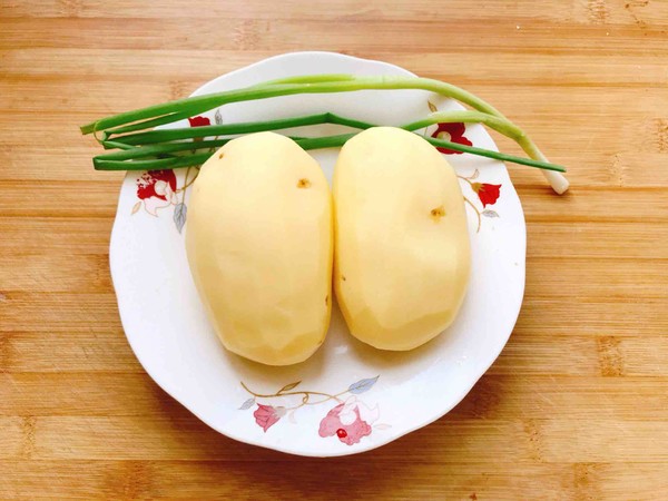 家庭版醬油土豆絲,好吃又營養的家常菜,做法簡單附詳細教程的做法-咸鮮味炒菜譜-易網<a href=http://www.xllyou.com/ target=_blank class=infotextkey>健康養生</a>網 家庭版醬油土豆絲,好吃又營養的家常菜,做法簡單附詳細教程的做法-咸鮮味炒菜譜