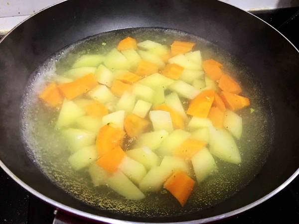 香腸烤土豆的做法-黑椒味烤菜譜-易網健康養生網 香腸烤土豆的做法-黑椒味烤菜譜