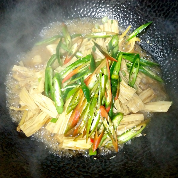 素炒腐竹的做法-家常味炒菜譜-易網健康養生網 素炒腐竹的做法-家常味炒菜譜