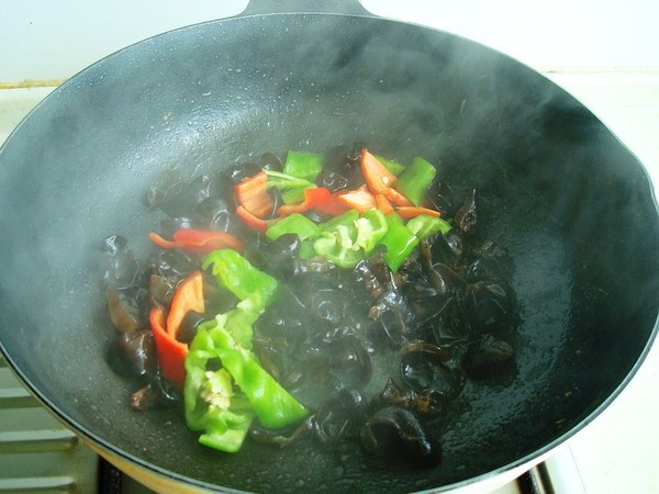 絲瓜木耳炒雞蛋的做法-咸鮮味炒菜譜-易網(wǎng)健康養(yǎng)生網(wǎng) 絲瓜木耳炒雞蛋的做法-咸鮮味炒菜譜