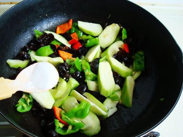 絲瓜木耳炒雞蛋的做法-咸鮮味炒菜譜-易網(wǎng)健康養(yǎng)生網(wǎng) 絲瓜木耳炒雞蛋的做法-咸鮮味炒菜譜