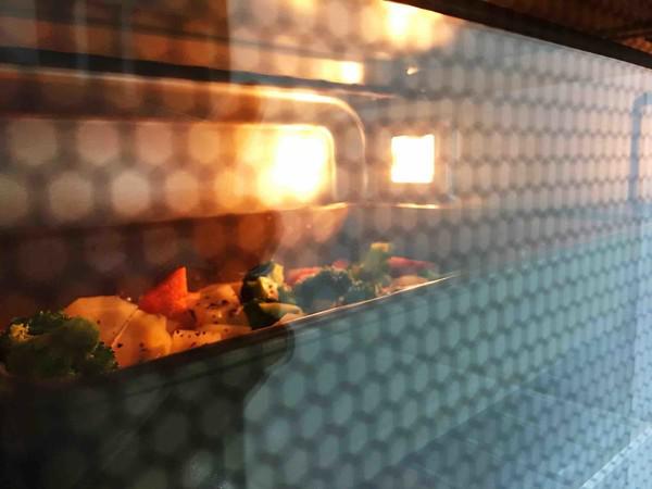 香腸烤土豆的做法-黑椒味烤菜譜-易網健康養生網 香腸烤土豆的做法-黑椒味烤菜譜