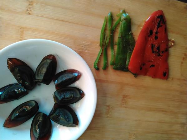 雙椒虎皮皮蛋的做法-麻辣味拌菜譜-易網健康養生網 雙椒虎皮皮蛋的做法-麻辣味拌菜譜