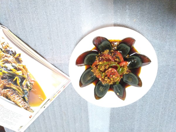 雙椒虎皮皮蛋的做法-麻辣味拌菜譜-易網健康養生網 雙椒虎皮皮蛋的做法-麻辣味拌菜譜