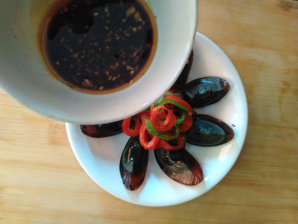 雙椒虎皮皮蛋的做法-麻辣味拌菜譜-易網健康養生網 雙椒虎皮皮蛋的做法-麻辣味拌菜譜