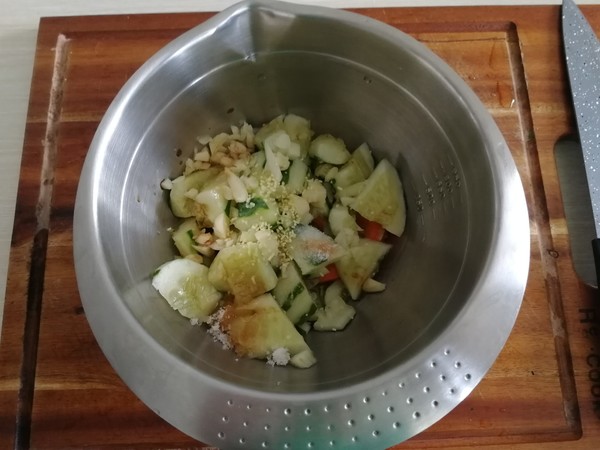 蒜泥拍黃瓜的做法-咸鮮味拌菜譜