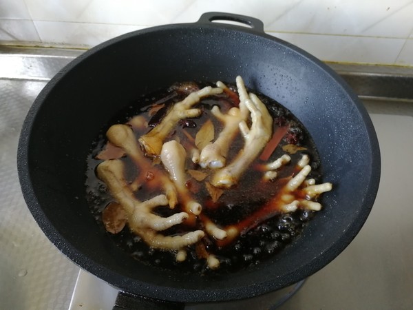 鹵雞爪的做法-香辣味鹵菜譜-易網健康養生網 鹵雞爪的做法-香辣味鹵菜譜