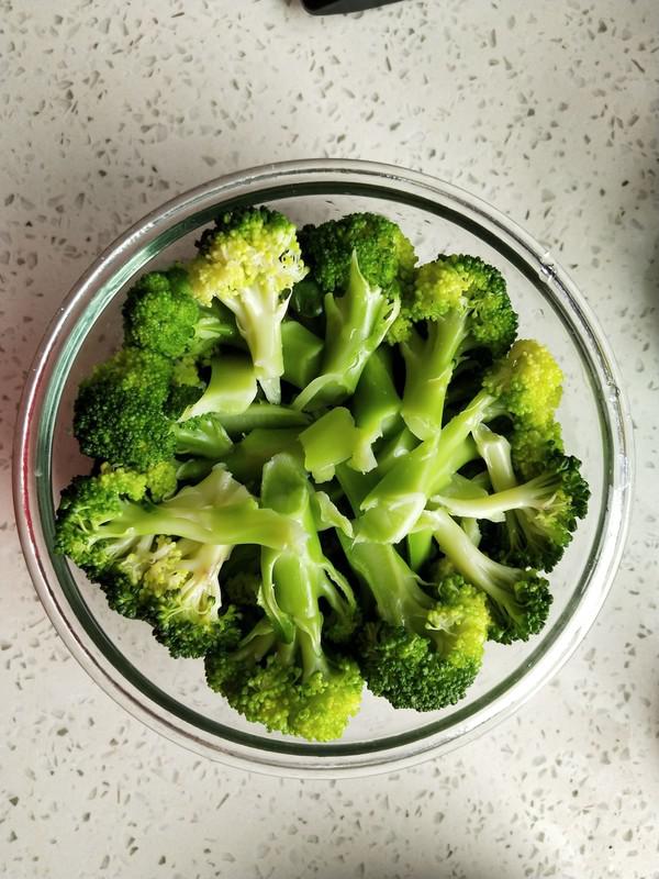 清爽西藍花的做法-咸鮮味煮菜譜-易網健康養生網 清爽西藍花的做法-咸鮮味煮菜譜