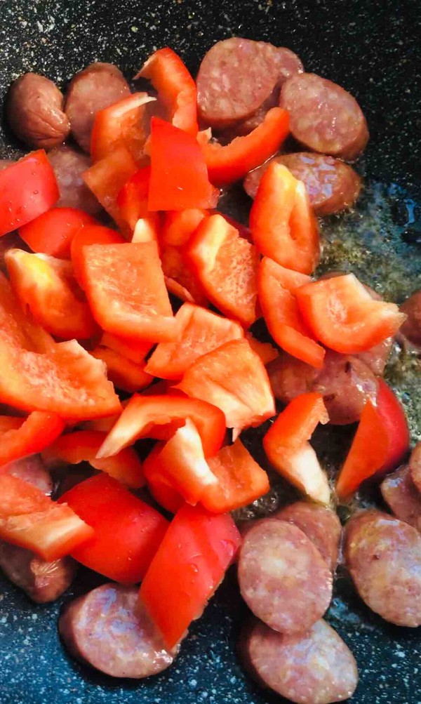 紅椒牛肉腸的做法-家常味炒菜譜-易網健康養生網 紅椒牛肉腸的做法-家常味炒菜譜