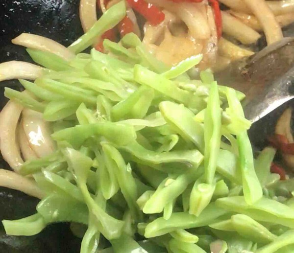 洋蔥扁豆炒肉的做法-家常味炒菜譜-易網健康養生網 洋蔥扁豆炒肉的做法-家常味炒菜譜