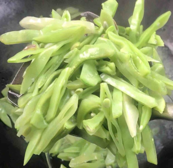 洋蔥扁豆炒肉的做法-家常味炒菜譜-易網健康養生網 洋蔥扁豆炒肉的做法-家常味炒菜譜