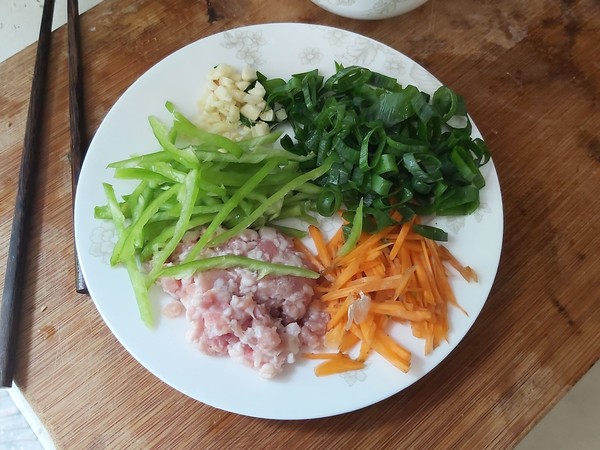 肉末茄子的做法-家常味蒸菜譜-易網(wǎng)<a href=http://www.xllyou.com/ target=_blank class=infotextkey>健康養(yǎng)生</a>網(wǎng) 肉末茄子的做法-家常味蒸菜譜