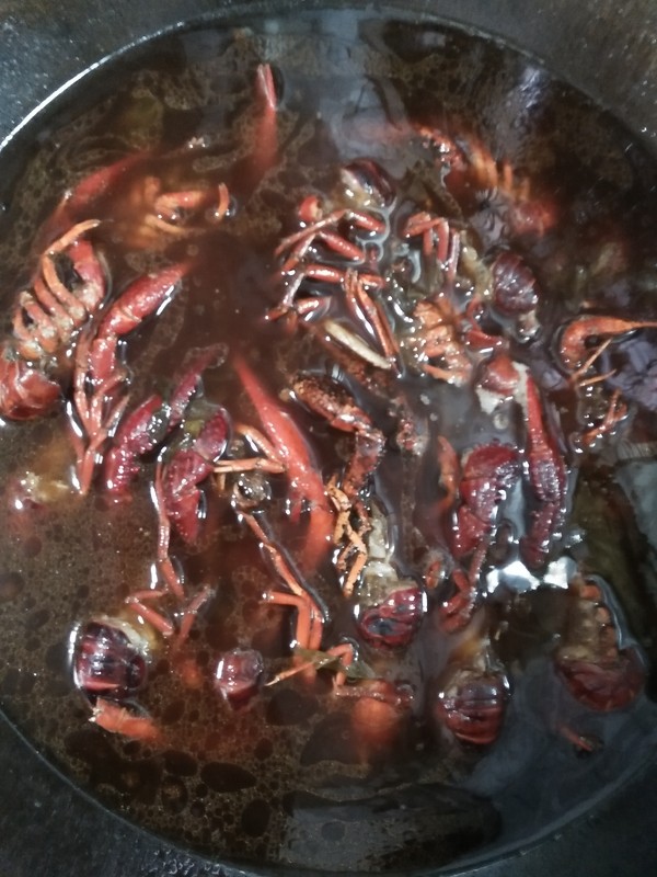 酸菜小龍蝦的做法-蒜香味炒菜譜-易網健康養生網 酸菜小龍蝦的做法-蒜香味炒菜譜