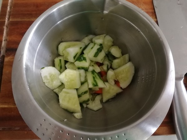 蒜泥拍黃瓜的做法-咸鮮味拌菜譜