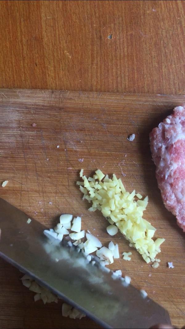 剁椒肉末抱苦瓜的做法-香辣味炒菜譜-易網健康養生網 剁椒肉末抱苦瓜的做法-香辣味炒菜譜