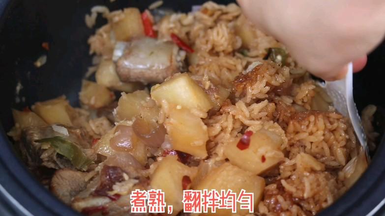 電飯煲排骨土豆飯的做法-咸鮮味煮菜譜-易網健康養生網 電飯煲排骨土豆飯的做法-咸鮮味煮菜譜