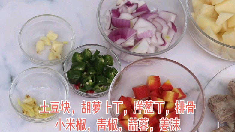 電飯煲排骨土豆飯的做法-咸鮮味煮菜譜-易網<a href=http://www.xllyou.com/ target=_blank class=infotextkey>健康養生</a>網 電飯煲排骨土豆飯的做法-咸鮮味煮菜譜