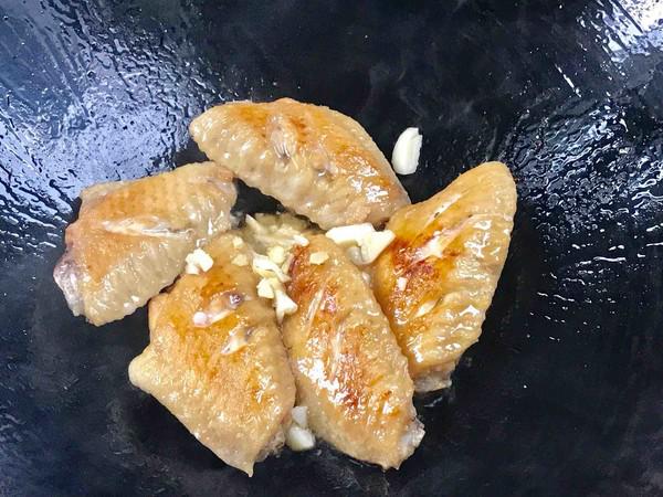 雞翅燒冬瓜的做法-家常味燒菜譜-易網(wǎng)<a href=http://www.xllyou.com/ target=_blank class=infotextkey>健康養(yǎng)生</a>網(wǎng) 雞翅燒冬瓜的做法-家常味燒菜譜